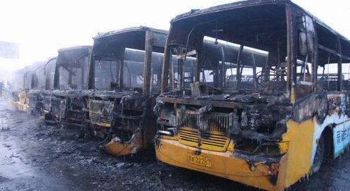 汽车发动机舱灭火装置